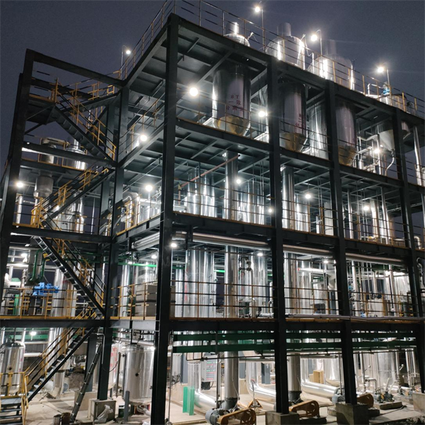 陜西某焦化濃鹽水提鹽項目蒸發器設備安裝現場