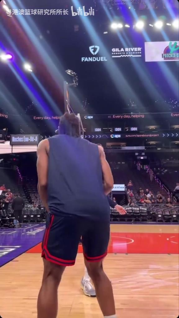 機器人級別的靜態身體！近距離看小卡的賽前熱身！